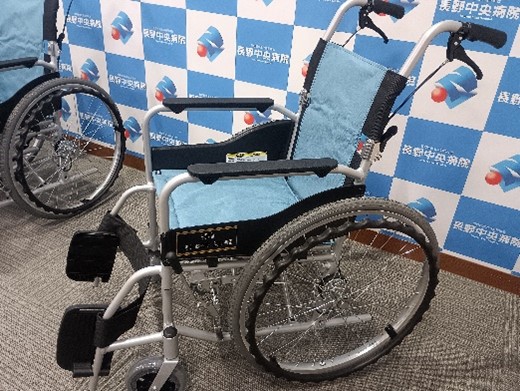 寄贈車いす1